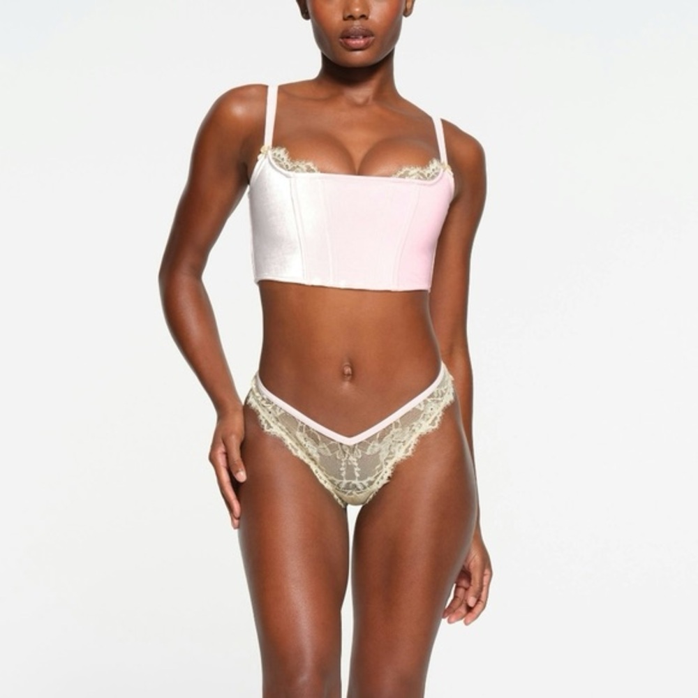 SKIMS Velvet Lace Corset in Cherry Blossom